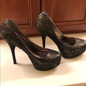 Zigi Soho Staple Black/Pewter Lace Platform Heels